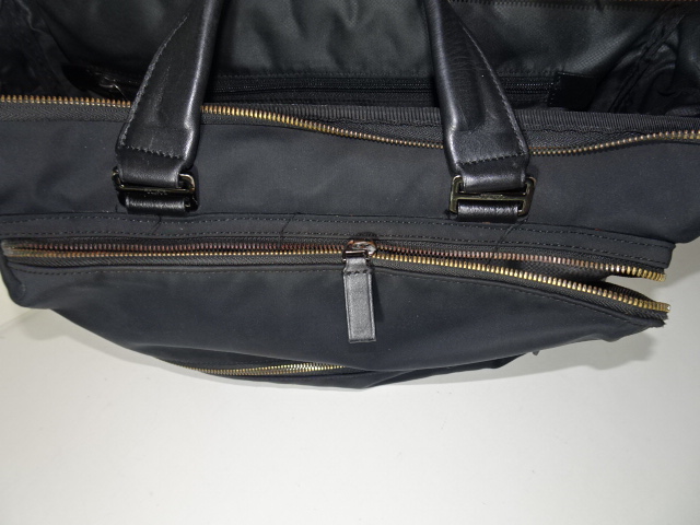 前面L字ファスナーが閉まらない